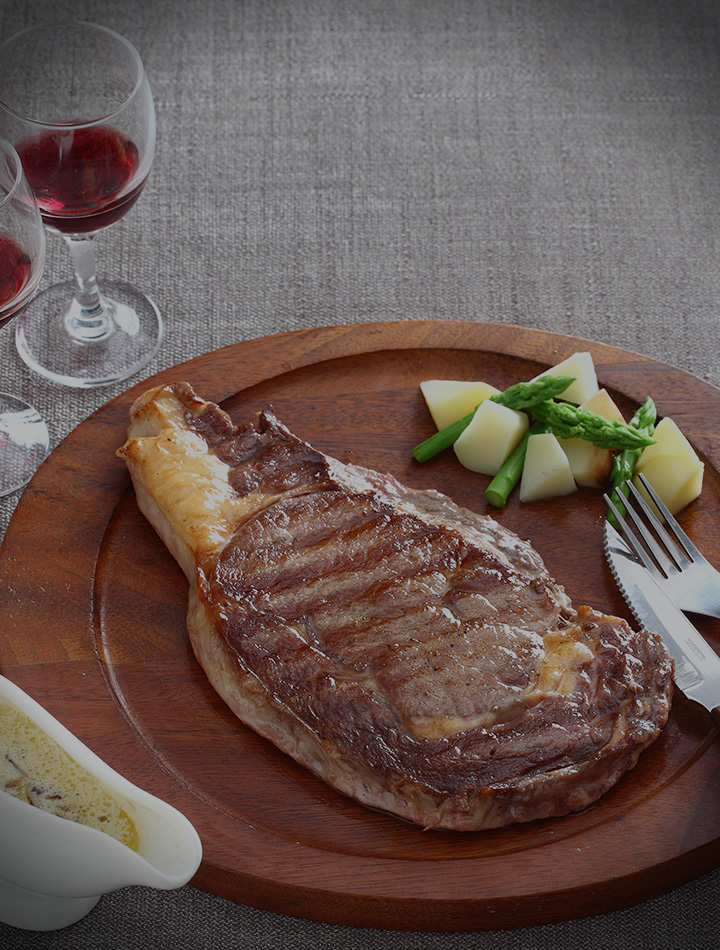 香烤肉眼牛扒配忌廉蘑菇醬